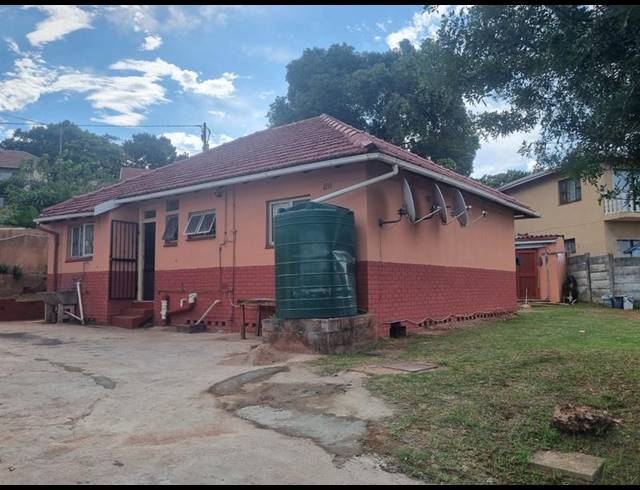 4 BEDROOM HOUSE FOR SALE IN WOODLANDS